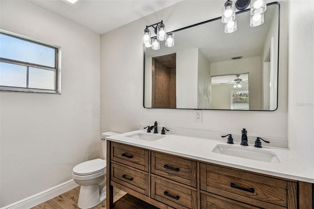 Под контрактом: $395,000 (3 спален, 2 ванн, 1752 Квадратных фут)