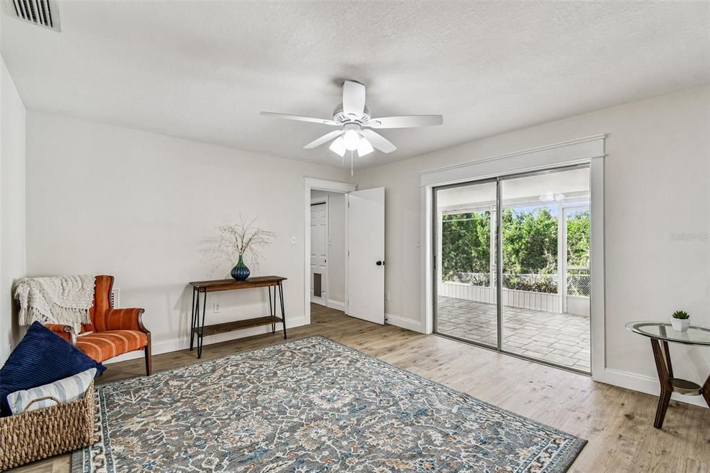 Под контрактом: $395,000 (3 спален, 2 ванн, 1752 Квадратных фут)