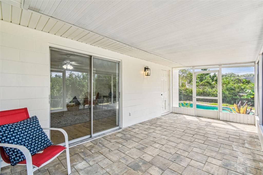 Под контрактом: $395,000 (3 спален, 2 ванн, 1752 Квадратных фут)