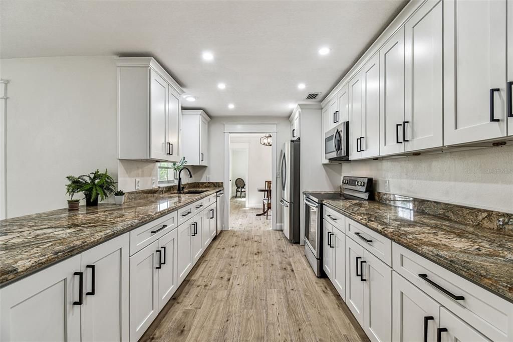 Под контрактом: $395,000 (3 спален, 2 ванн, 1752 Квадратных фут)