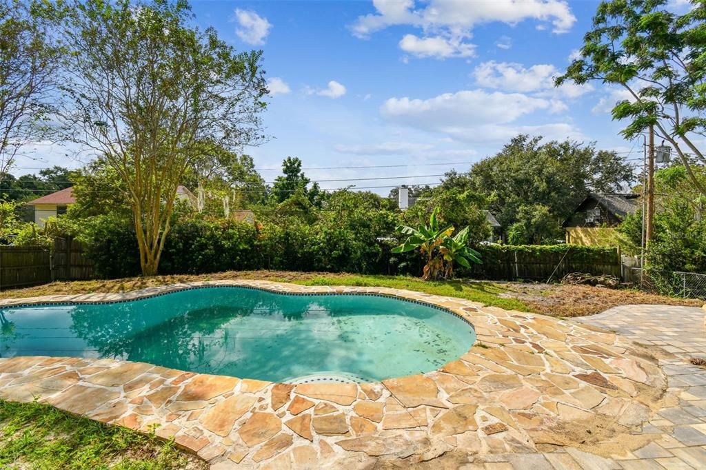 Под контрактом: $395,000 (3 спален, 2 ванн, 1752 Квадратных фут)