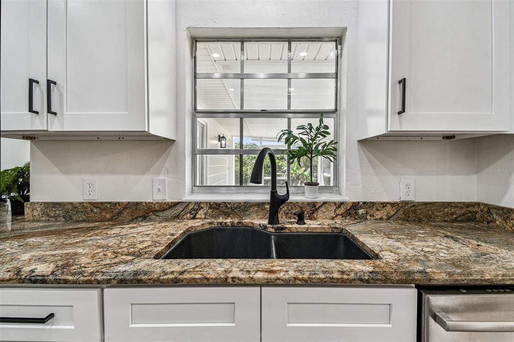 Под контрактом: $395,000 (3 спален, 2 ванн, 1752 Квадратных фут)