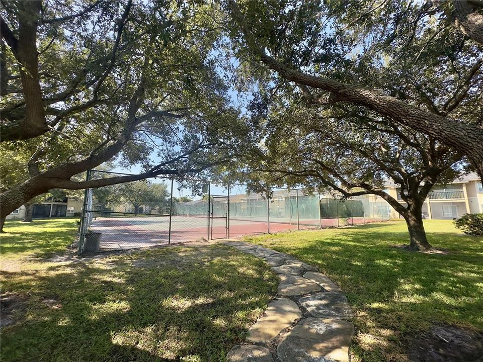 待售: $174,900 (2 贝兹, 2 浴室, 905 平方英尺)