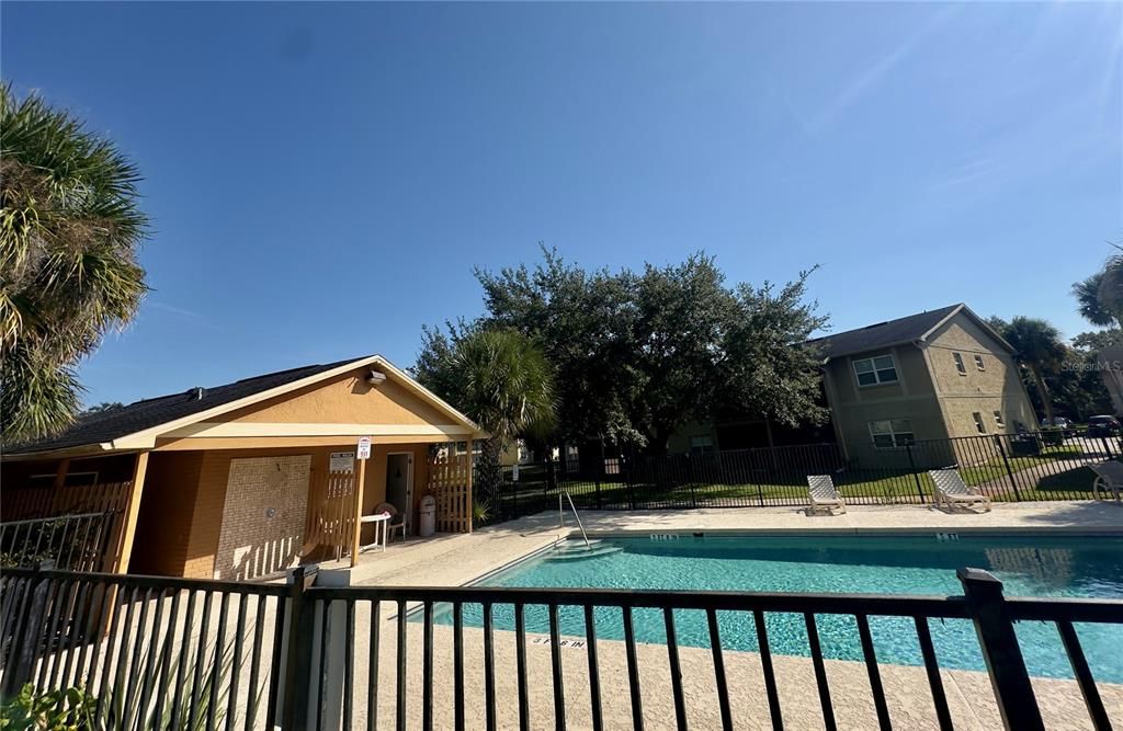 待售: $174,900 (2 贝兹, 2 浴室, 905 平方英尺)