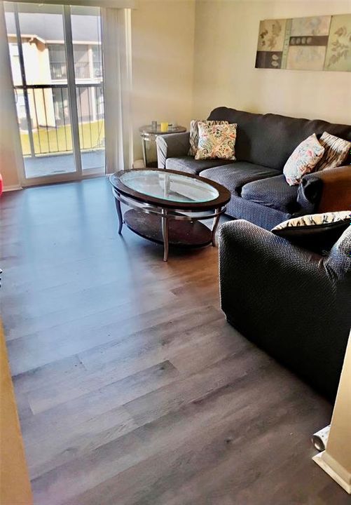 待售: $174,900 (2 贝兹, 2 浴室, 905 平方英尺)