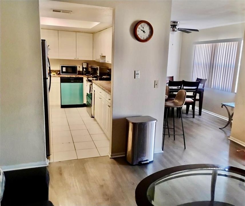 待售: $174,900 (2 贝兹, 2 浴室, 905 平方英尺)