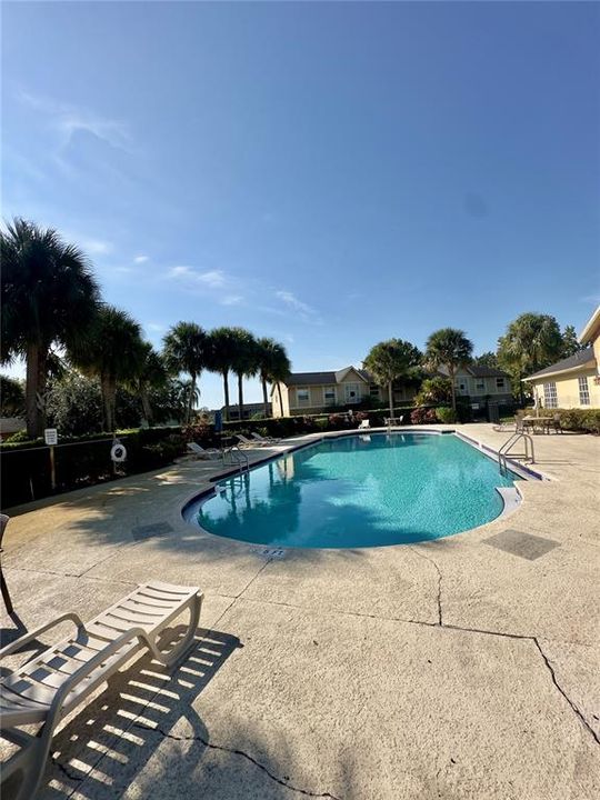 待售: $174,900 (2 贝兹, 2 浴室, 905 平方英尺)