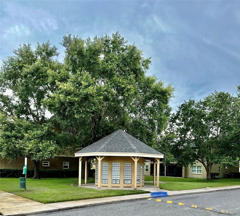 待售: $174,900 (2 贝兹, 2 浴室, 905 平方英尺)