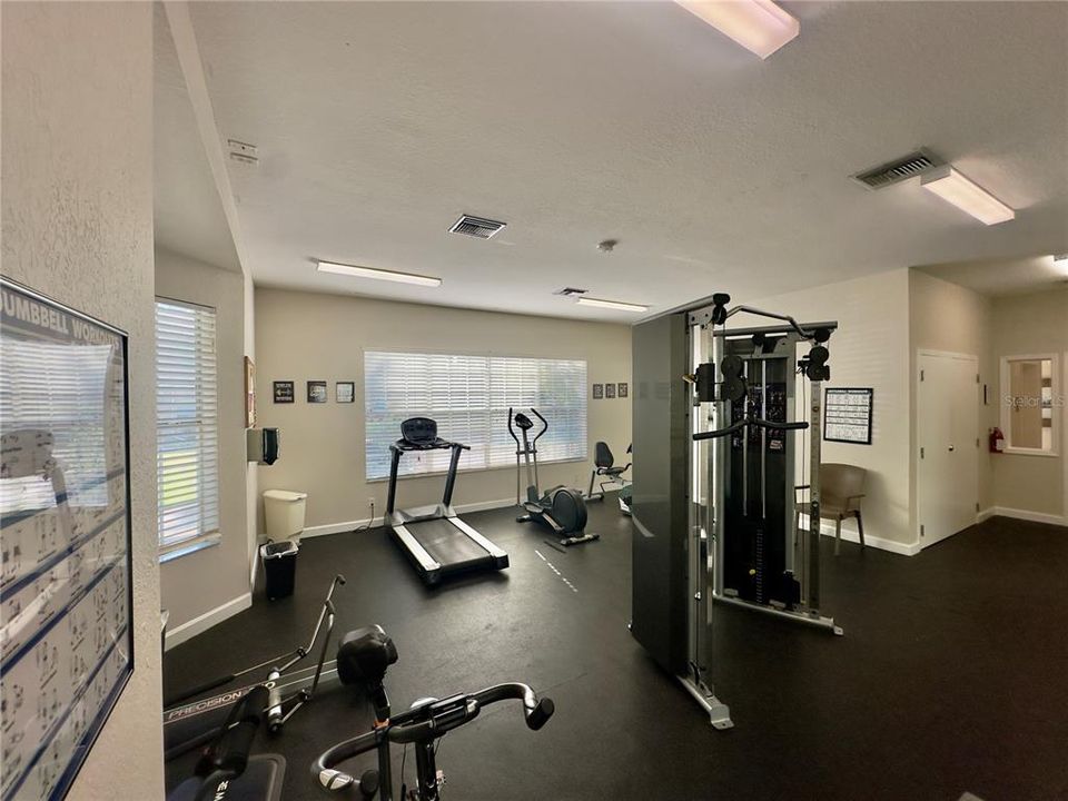 待售: $174,900 (2 贝兹, 2 浴室, 905 平方英尺)