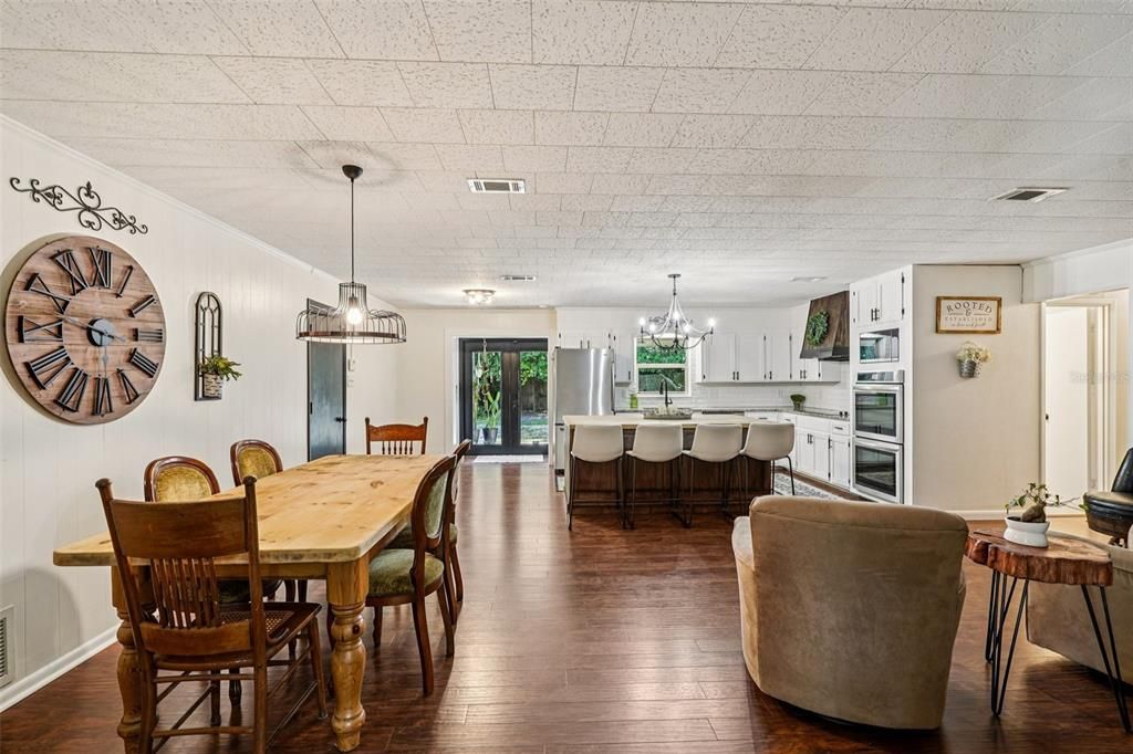 For Sale: $359,900 (3 beds, 2 baths, 2147 Square Feet)