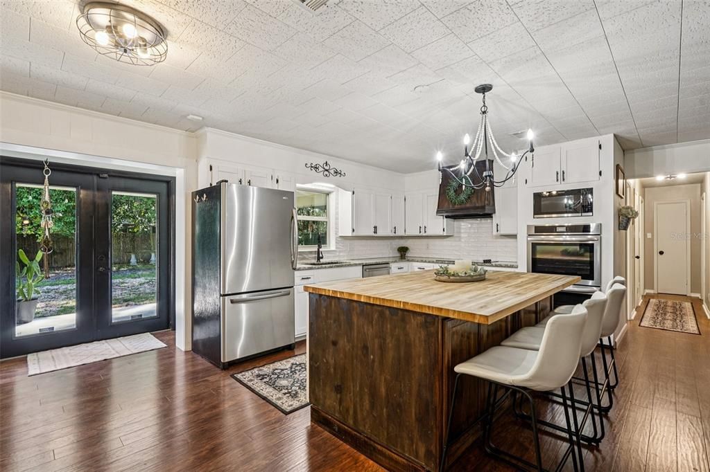 For Sale: $359,900 (3 beds, 2 baths, 2147 Square Feet)