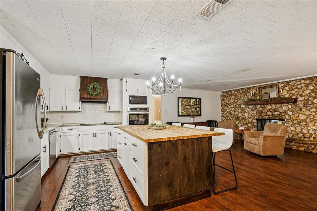 For Sale: $359,900 (3 beds, 2 baths, 2147 Square Feet)