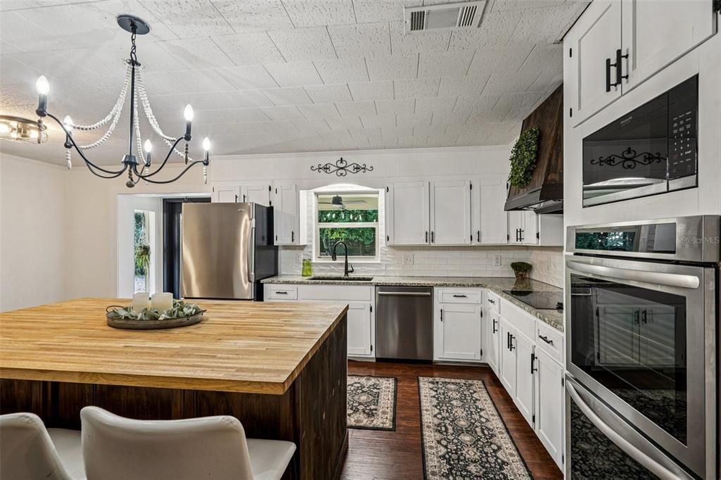 For Sale: $359,900 (3 beds, 2 baths, 2147 Square Feet)