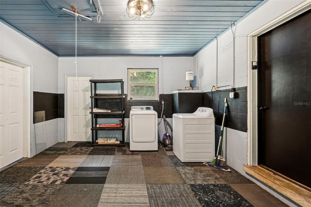 For Sale: $359,900 (3 beds, 2 baths, 2147 Square Feet)