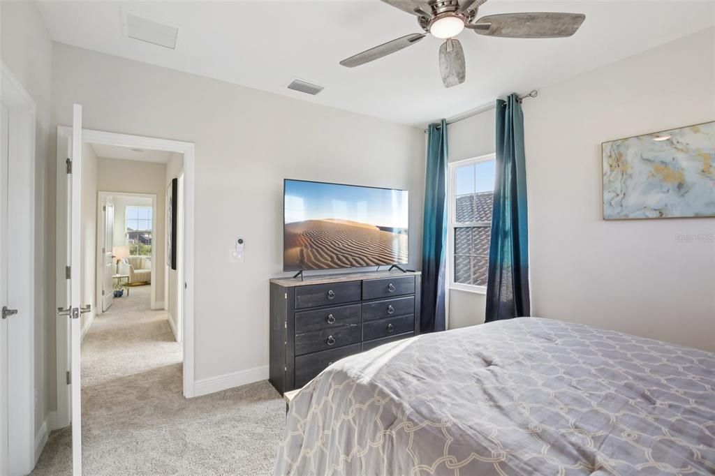 For Sale: $744,000 (5 beds, 4 baths, 3518 Square Feet)