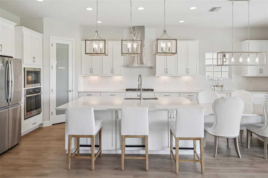 For Sale: $744,000 (5 beds, 4 baths, 3518 Square Feet)