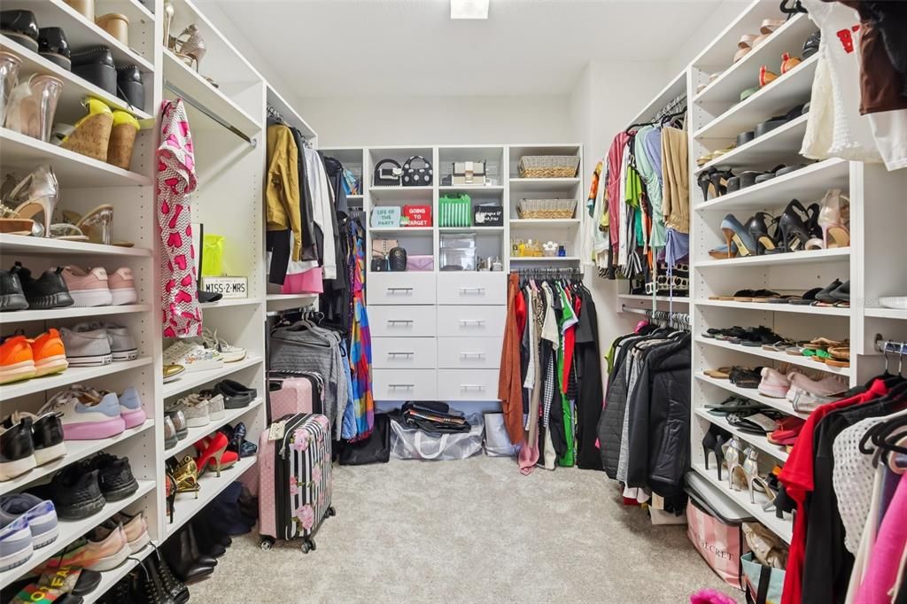 For Sale: $744,000 (5 beds, 4 baths, 3518 Square Feet)