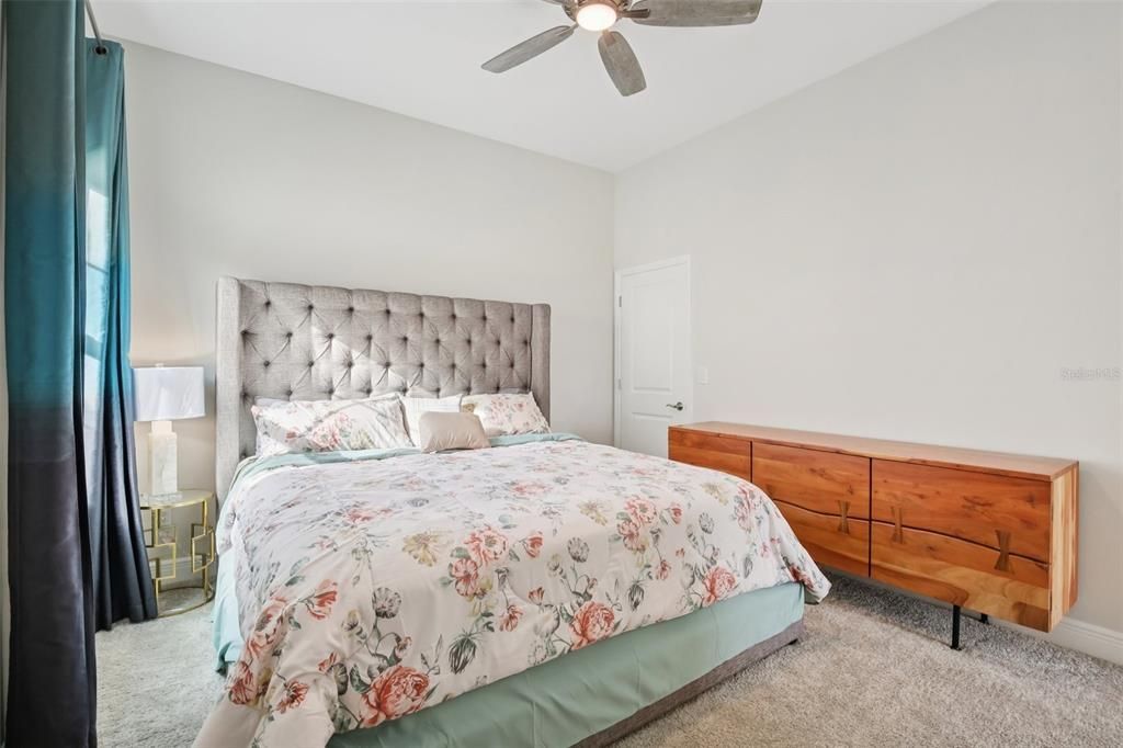 For Sale: $744,000 (5 beds, 4 baths, 3518 Square Feet)