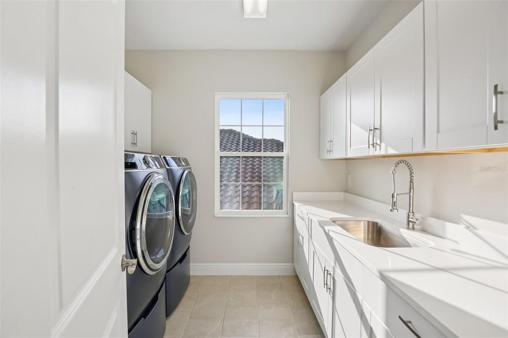 For Sale: $744,000 (5 beds, 4 baths, 3518 Square Feet)