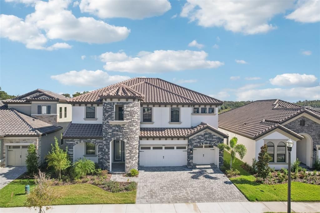 For Sale: $744,000 (5 beds, 4 baths, 3518 Square Feet)