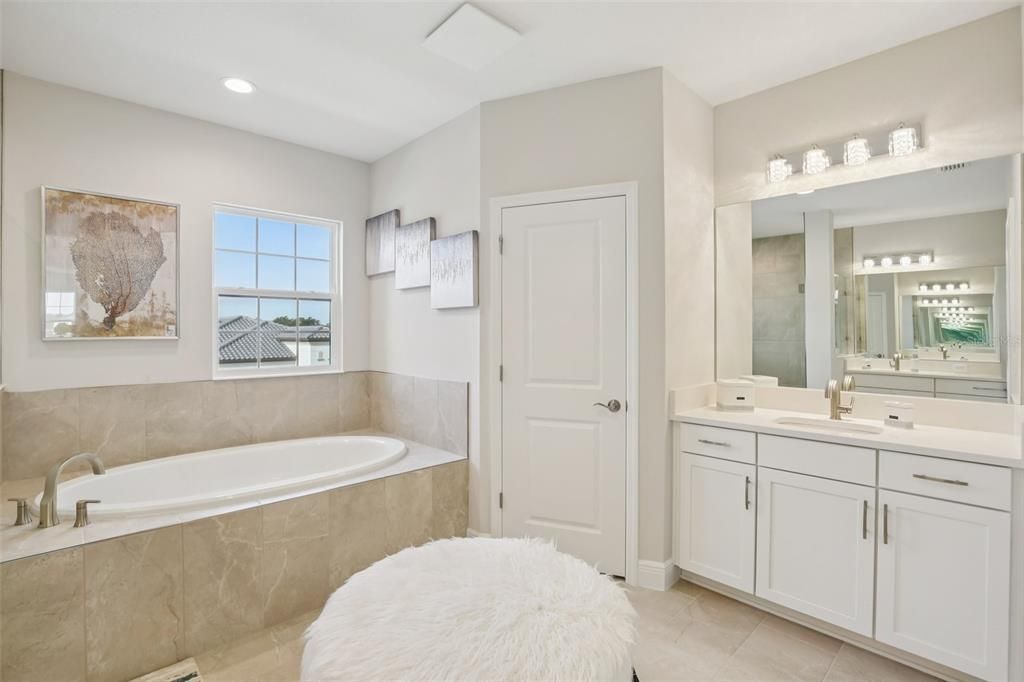 For Sale: $744,000 (5 beds, 4 baths, 3518 Square Feet)