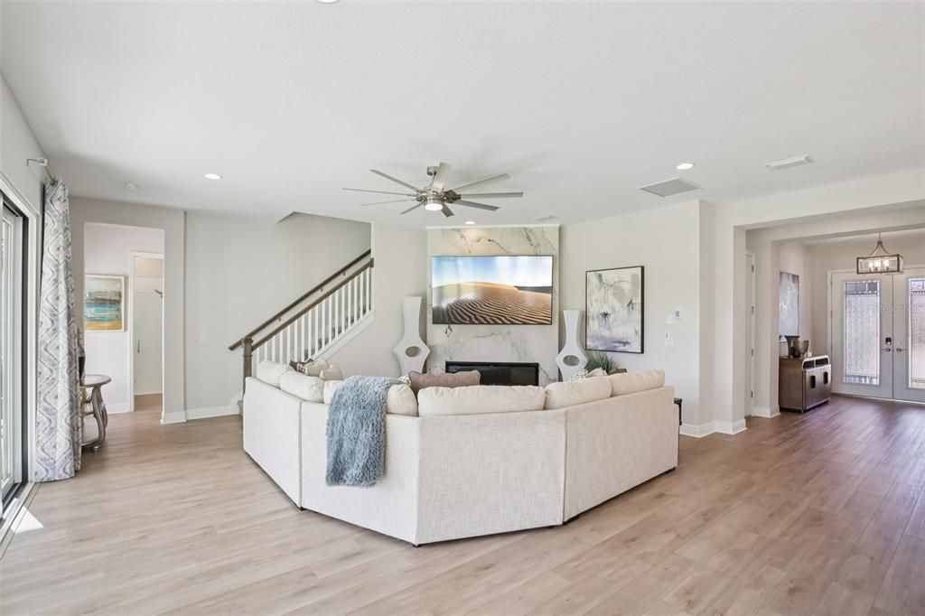 For Sale: $744,000 (5 beds, 4 baths, 3518 Square Feet)