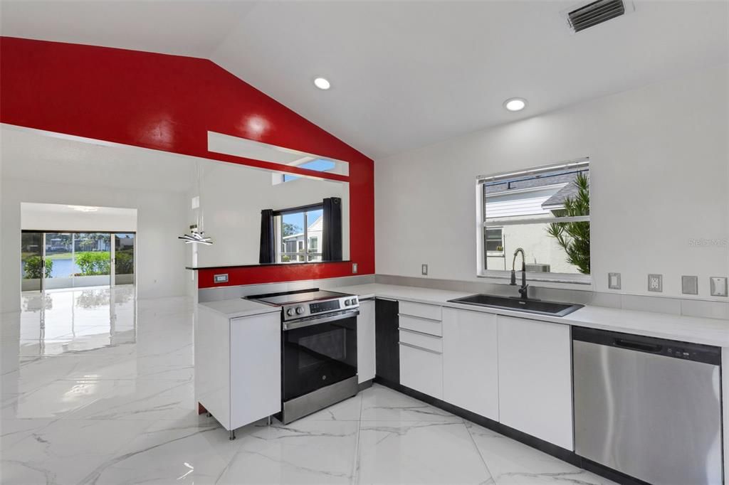 For Sale: $399,900 (2 beds, 2 baths, 1473 Square Feet)