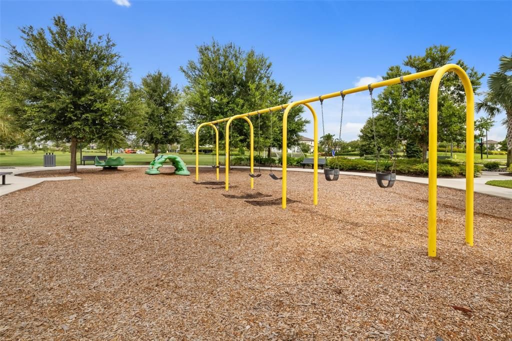 合同活跃: $438,000 (5 贝兹, 3 浴室, 2622 平方英尺)