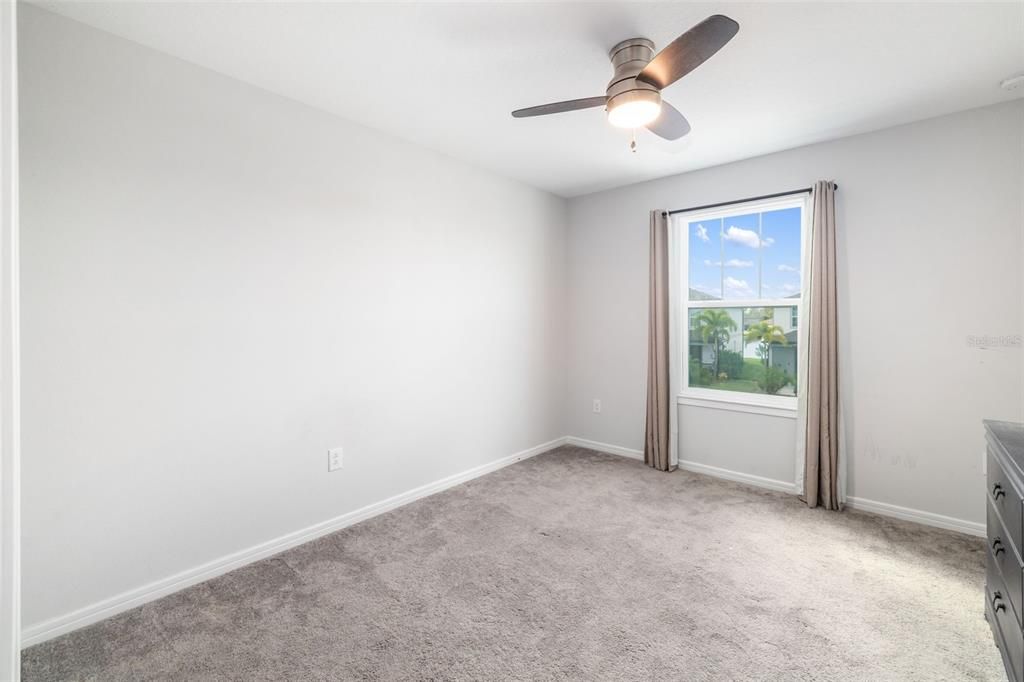 合同活跃: $438,000 (5 贝兹, 3 浴室, 2622 平方英尺)