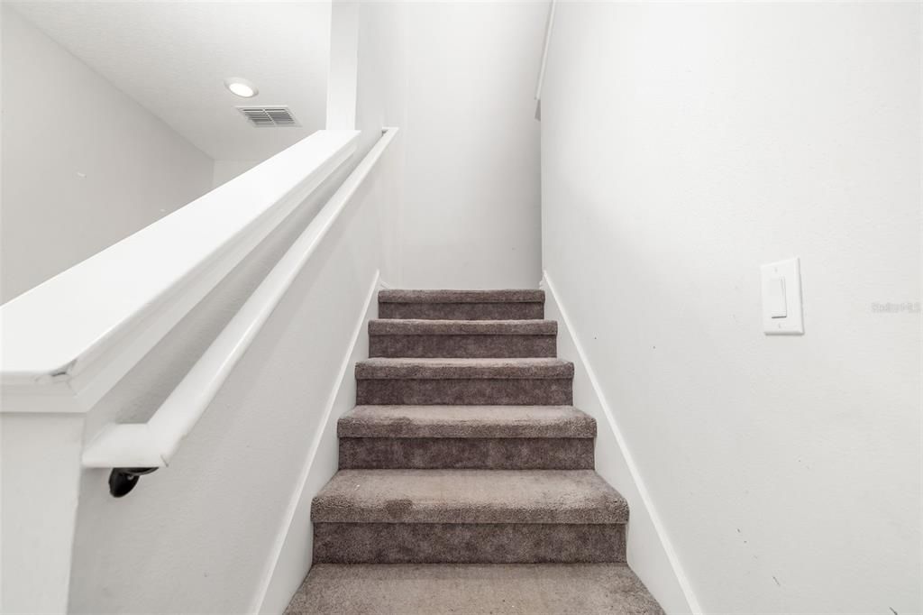 合同活跃: $438,000 (5 贝兹, 3 浴室, 2622 平方英尺)