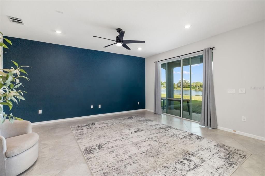 合同活跃: $438,000 (5 贝兹, 3 浴室, 2622 平方英尺)