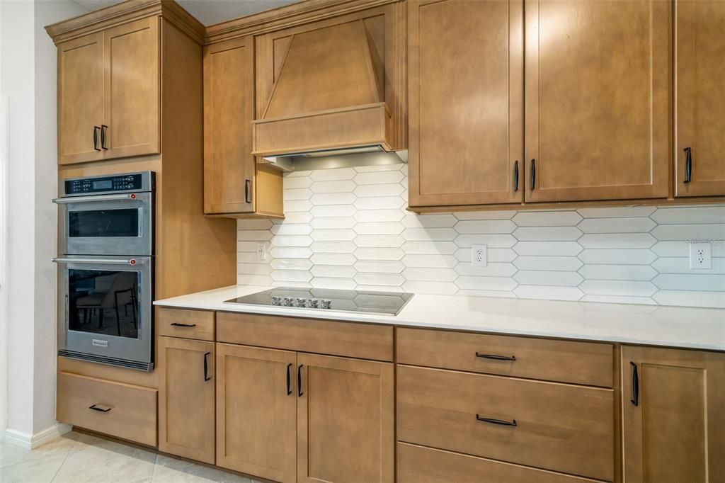 合同活跃: $438,000 (5 贝兹, 3 浴室, 2622 平方英尺)