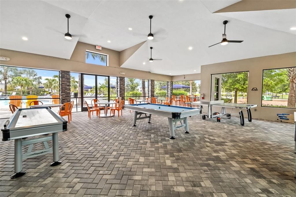 合同活跃: $438,000 (5 贝兹, 3 浴室, 2622 平方英尺)