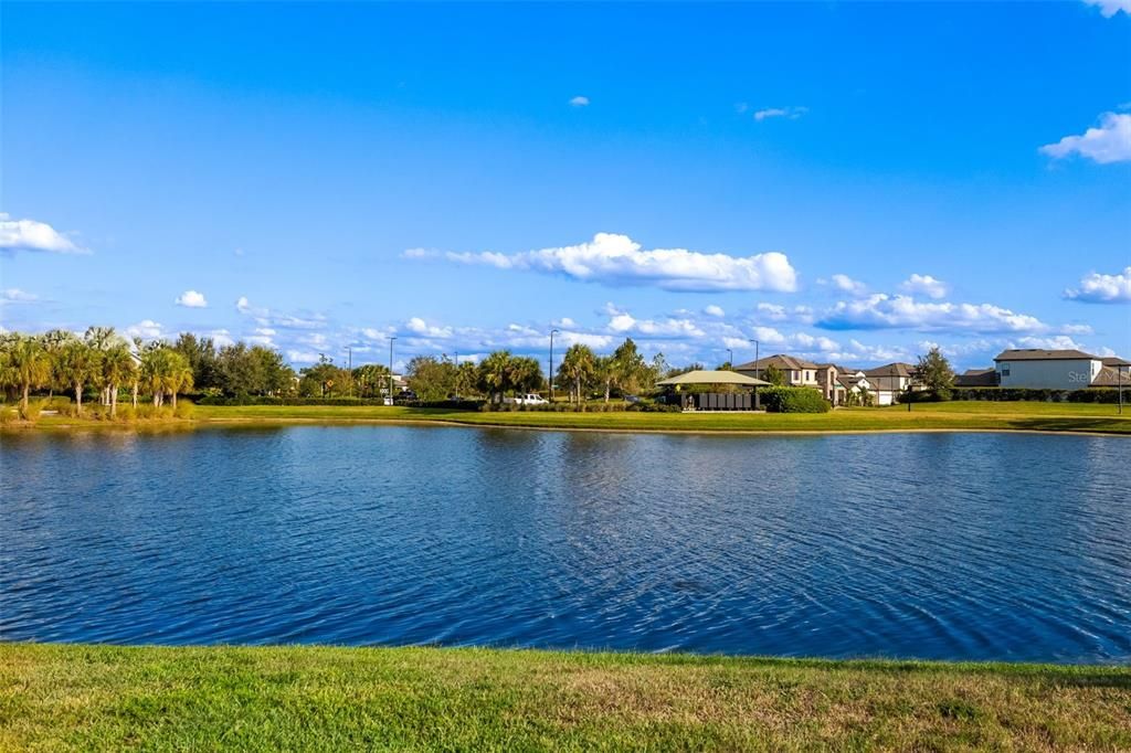 合同活跃: $438,000 (5 贝兹, 3 浴室, 2622 平方英尺)