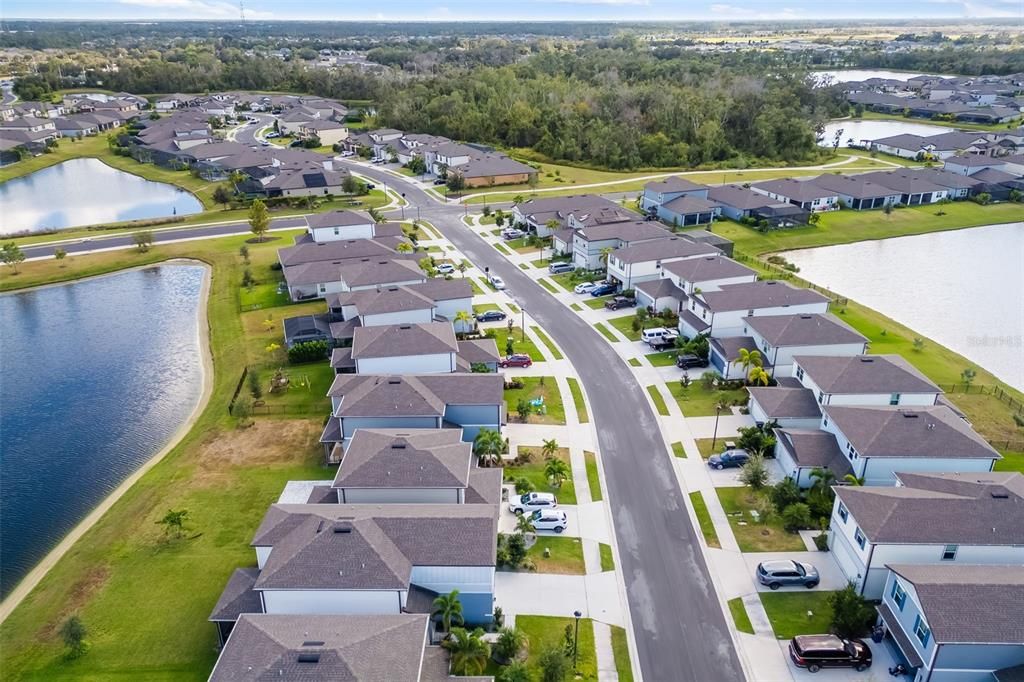 合同活跃: $438,000 (5 贝兹, 3 浴室, 2622 平方英尺)