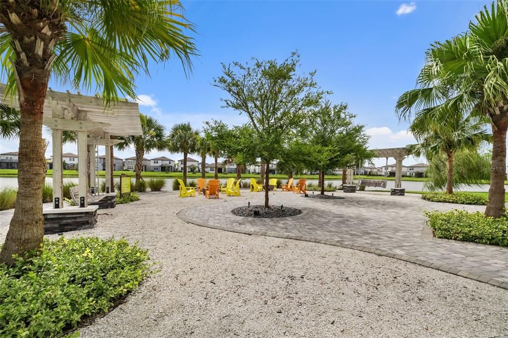 合同活跃: $438,000 (5 贝兹, 3 浴室, 2622 平方英尺)