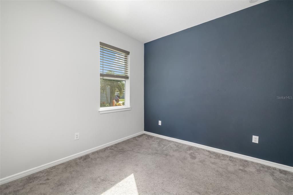 合同活跃: $438,000 (5 贝兹, 3 浴室, 2622 平方英尺)