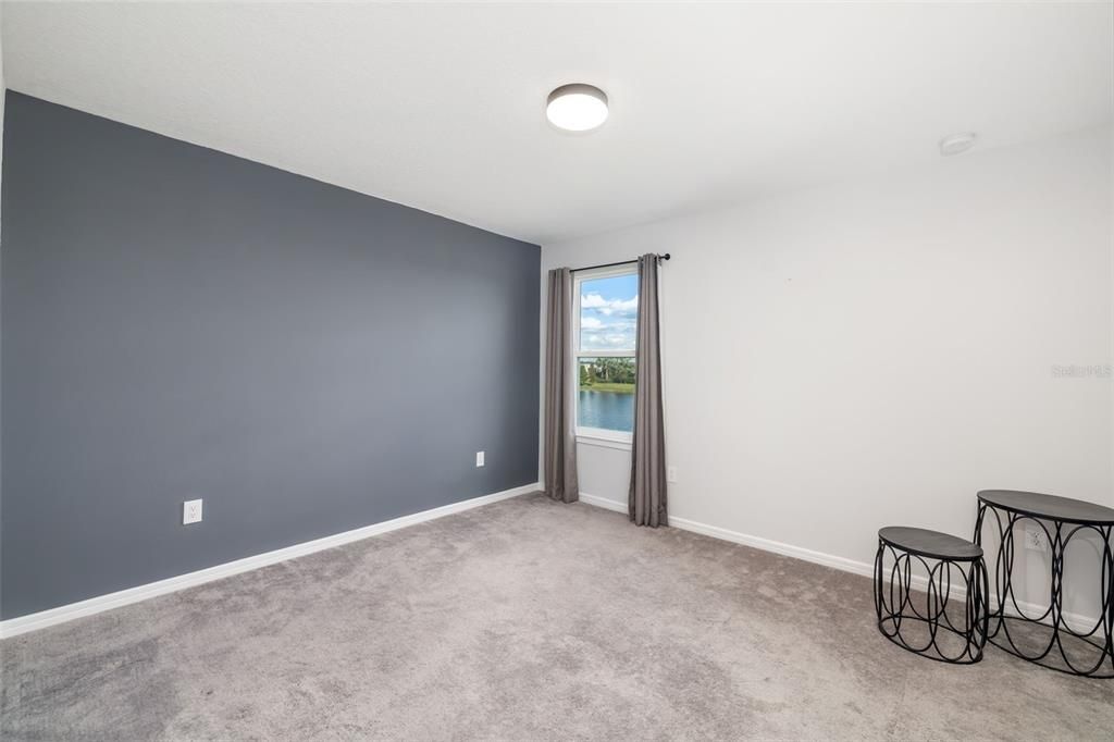 合同活跃: $438,000 (5 贝兹, 3 浴室, 2622 平方英尺)