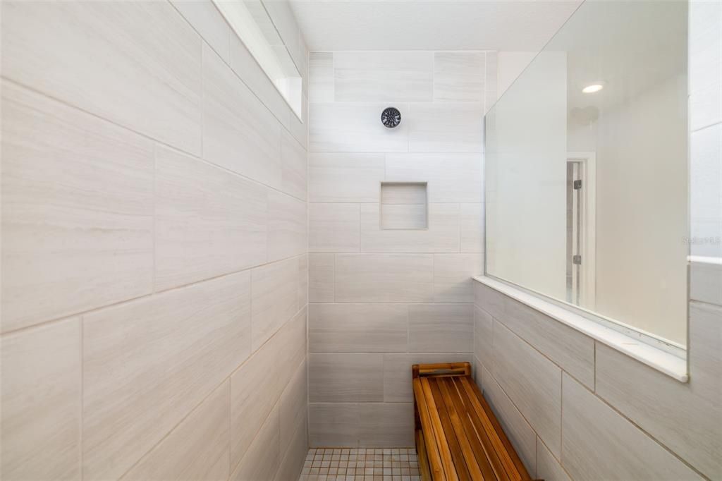 合同活跃: $438,000 (5 贝兹, 3 浴室, 2622 平方英尺)