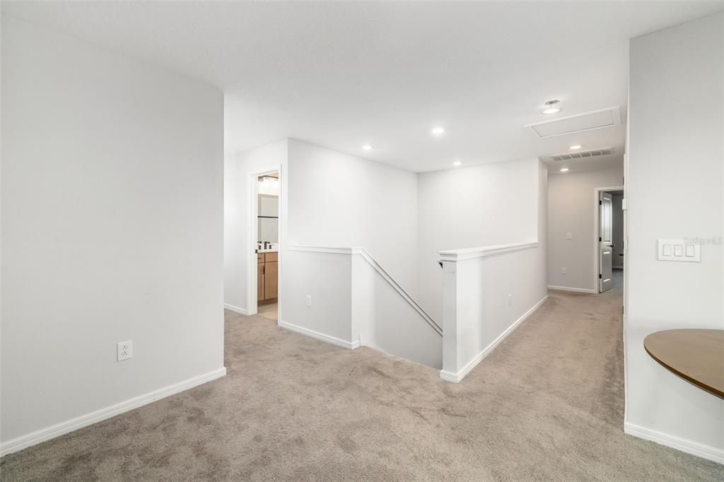 合同活跃: $438,000 (5 贝兹, 3 浴室, 2622 平方英尺)