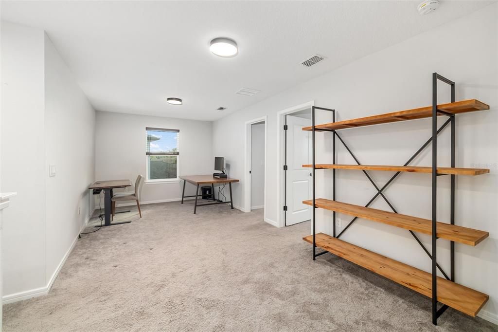 合同活跃: $438,000 (5 贝兹, 3 浴室, 2622 平方英尺)