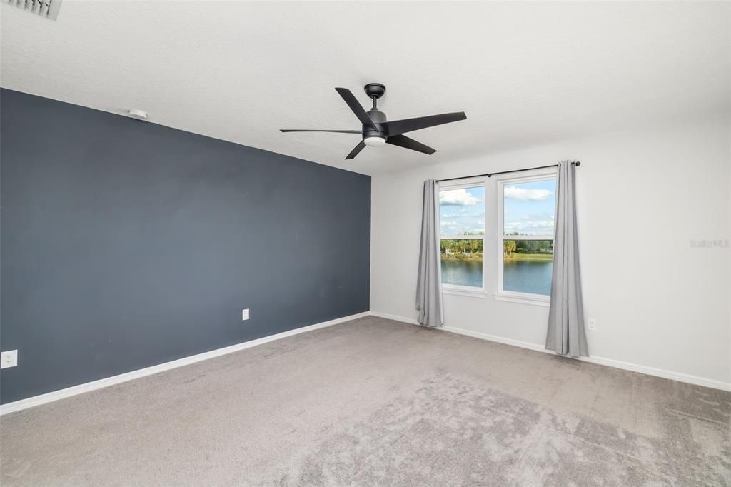 合同活跃: $438,000 (5 贝兹, 3 浴室, 2622 平方英尺)