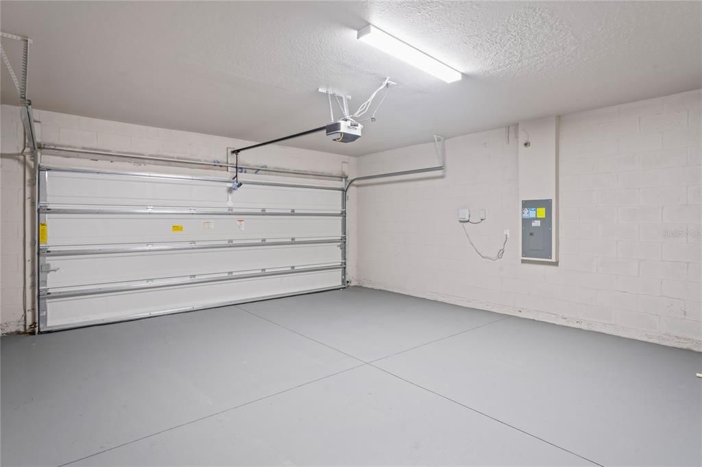 Active With Contract: $332,500 (3 beds, 2 baths, 1964 Square Feet)