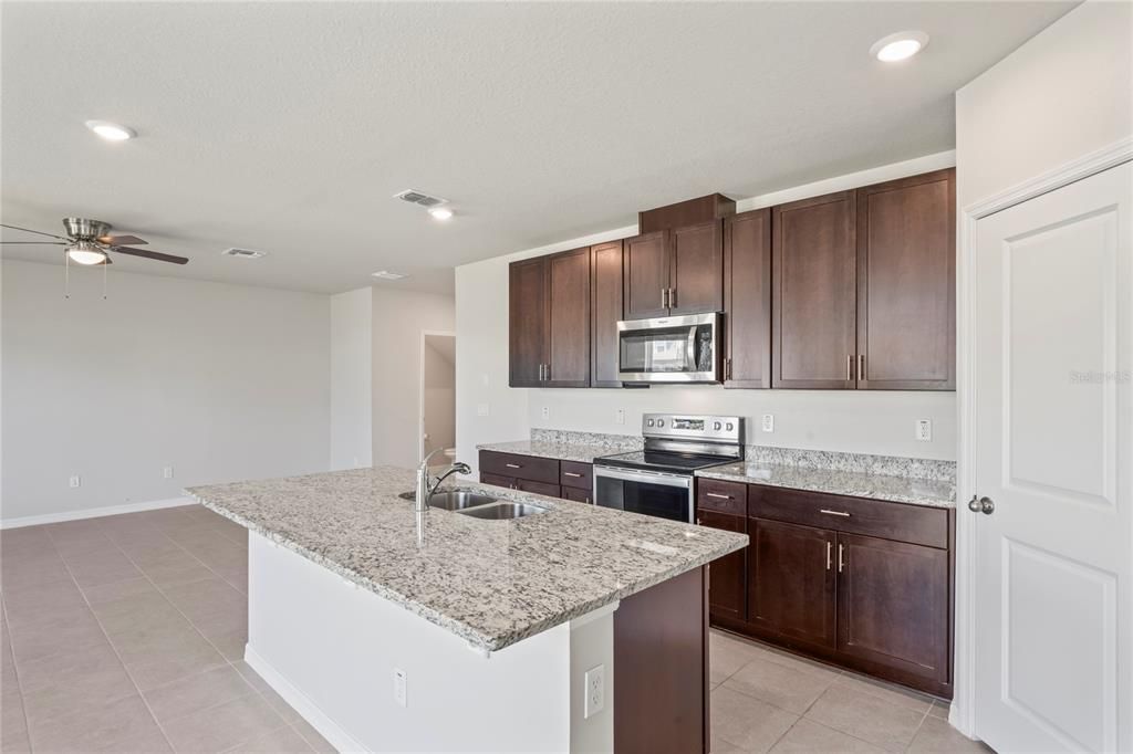 Active With Contract: $332,500 (3 beds, 2 baths, 1964 Square Feet)