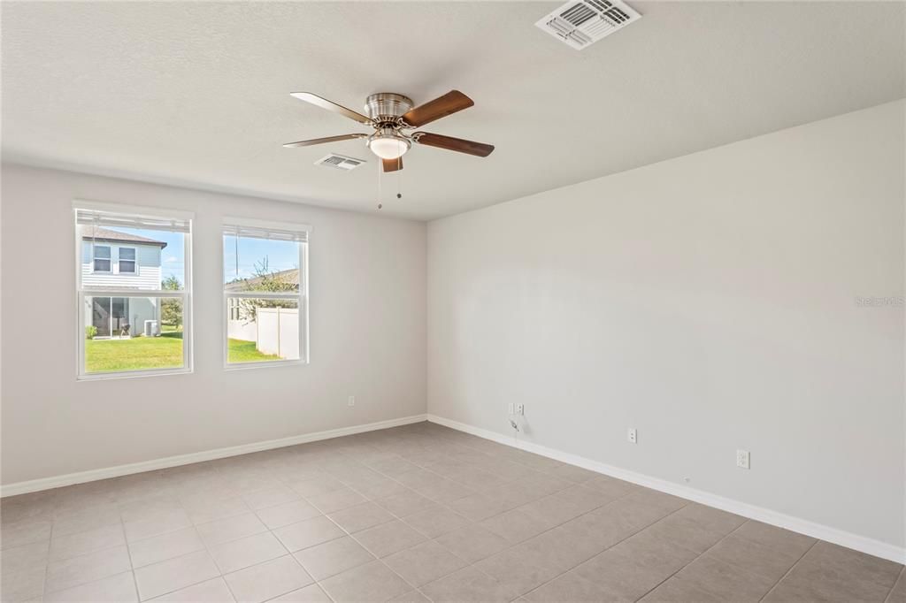 Active With Contract: $332,500 (3 beds, 2 baths, 1964 Square Feet)