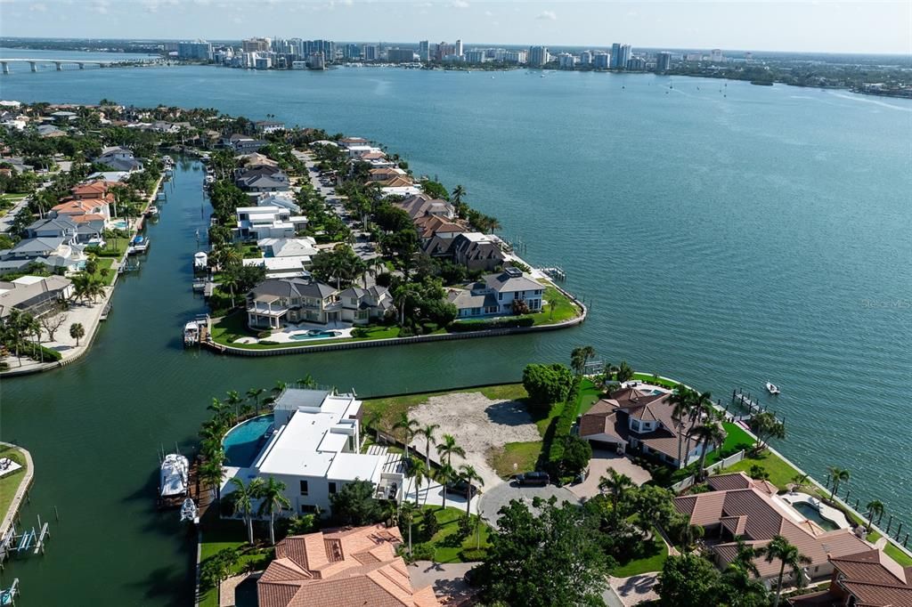 На продажу: $4,900,000 (0.37 acres)