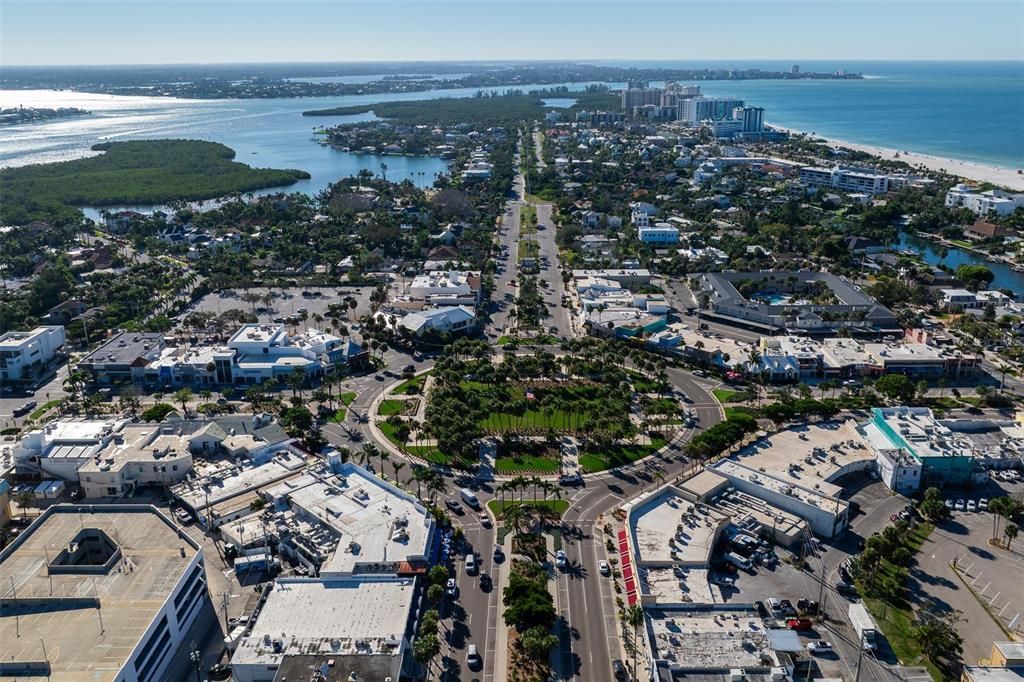 На продажу: $4,900,000 (0.37 acres)