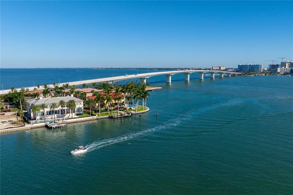 На продажу: $4,900,000 (0.37 acres)