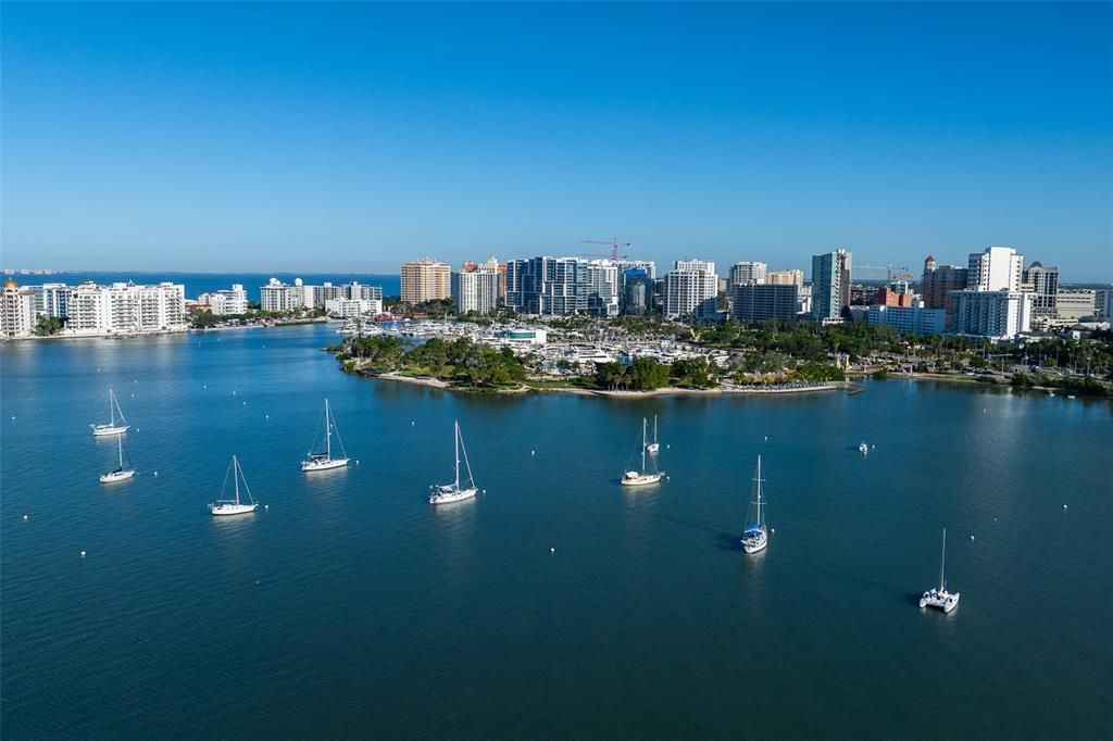 На продажу: $4,900,000 (0.37 acres)