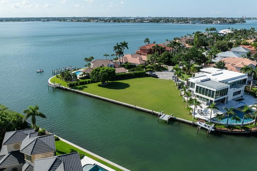 На продажу: $4,900,000 (0.37 acres)